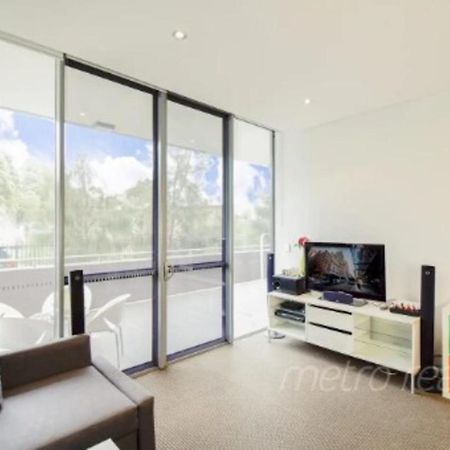 Sun-Drenched 3 Bedroom Apartment In Turrella Mascot Екстериор снимка