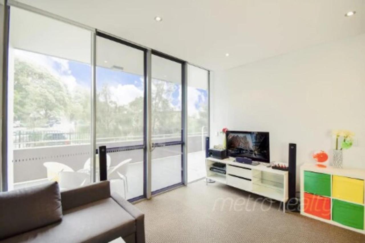 Sun-Drenched 3 Bedroom Apartment In Turrella Mascot Екстериор снимка